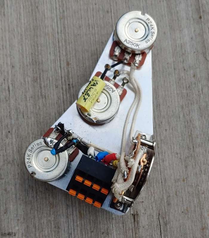 SSS / HSS / HSH Prewired Electronic Assembly for Stratocaster type guitars - Solderless