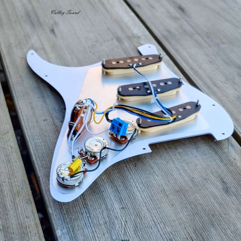 Prewired Pickguard Loaded  with Alnico 5 Single Coil Pickups - Black