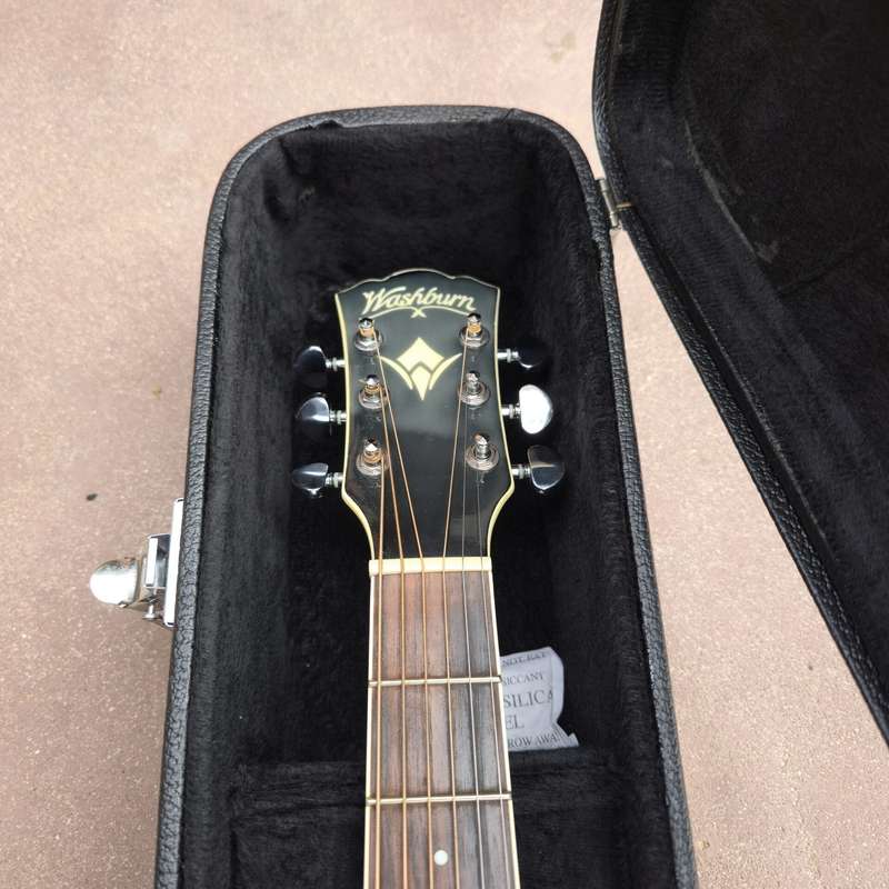 Washburn EA21 Spruce Top Acoustic Electric Guitar With 4-Band EQ (used)