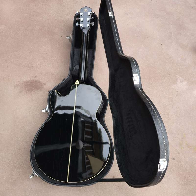Washburn EA21 Spruce Top Acoustic Electric Guitar With 4-Band EQ (used)