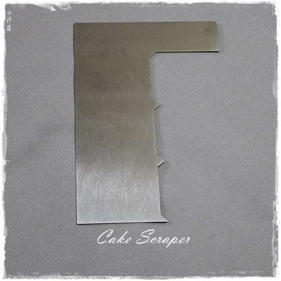 Cake Smoother with Textured Edge