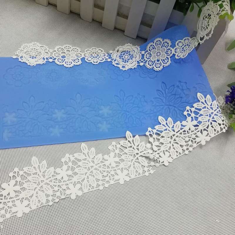 Flower with Leaves Lace Mat