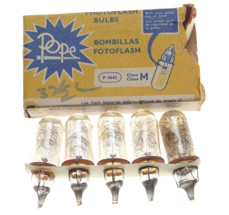 Pope Fotoflash P1042 Classic 35mm SLR Film Camera Flash Bulb