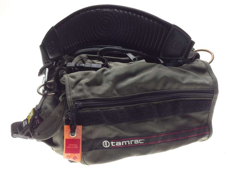 TAMRAC camera case with shoulder strap used - Camera bag