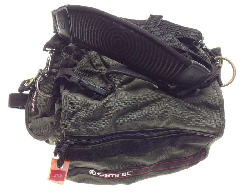 TAMRAC camera case with shoulder strap used - Camera bag