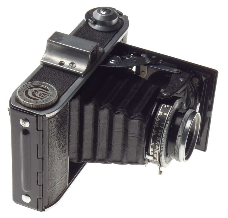 Voigtlander Bessa 66 large format 120 film camera Skopar lens
