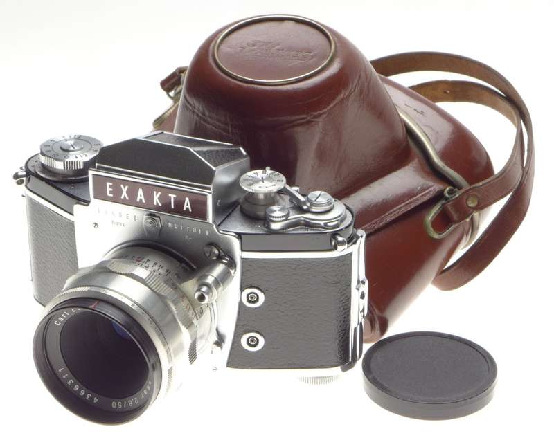 EXAKTA Carl Zeiss TESSAR 2/58 lens f=58mm cased SLR vintage 35mm classic film camera clean