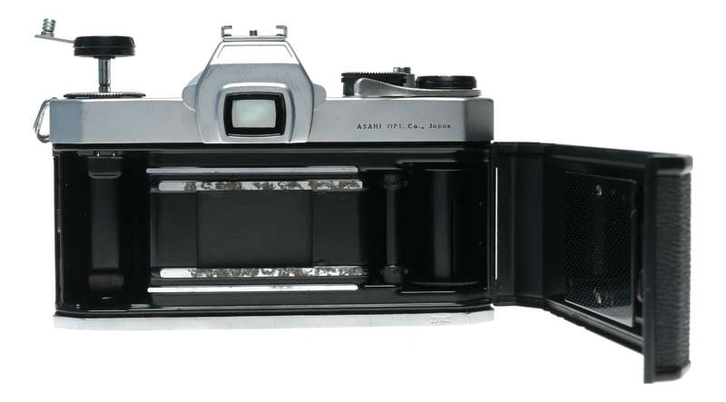 Pentax SP Spotmatic SLR Camera Super Takumar 1:2.8/105 Tele Lens