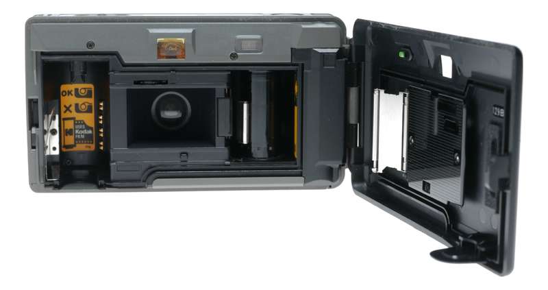 Chinon Auto 3001 Multi Focus Compact Point Shoot Film Camera 1:2.8 f=35mm