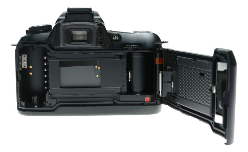 Nikon F75 35mm Film Camera AF Nikkor 28-80mm 1:3.3-5.6 Zoom Lens