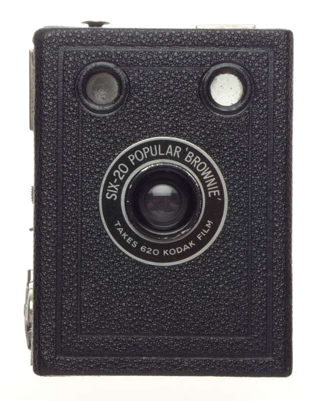 SIX-20 Popular Brownie takes 620 Kodak film Box vintage camera black Excellent with case