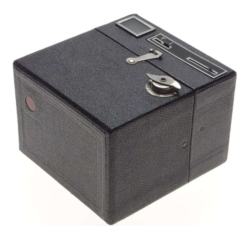 SIX-20 Popular Brownie takes 620 Kodak film Box vintage camera black Excellent with case