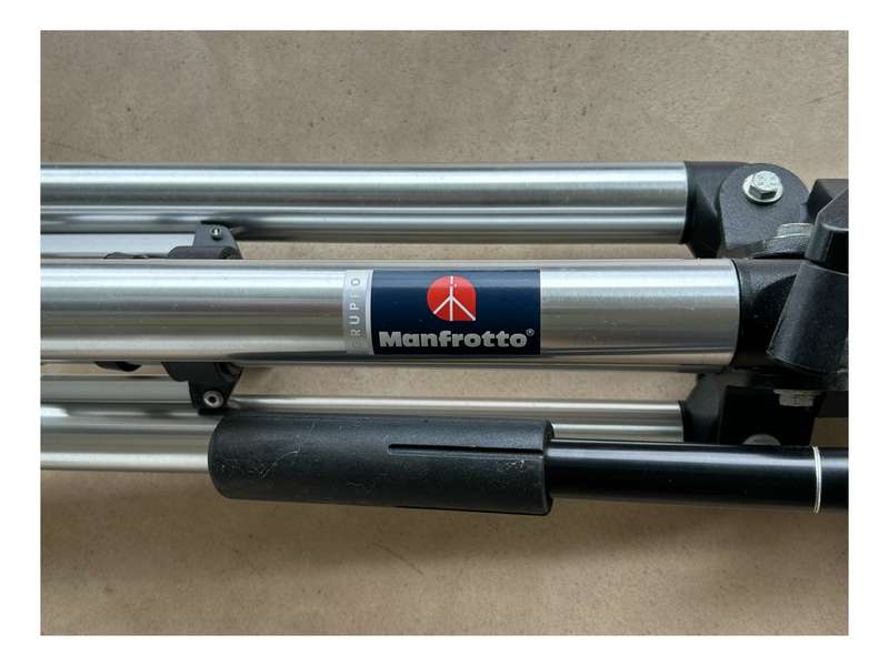 Manfrotto 074 camera tripod with 501 Manfrotto head