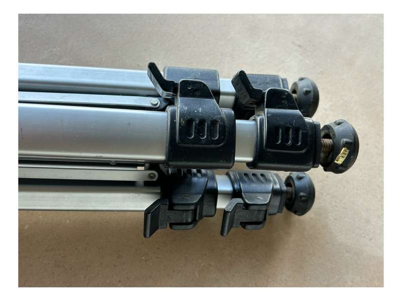 ARMSUN light weight camera tripod compact used as is