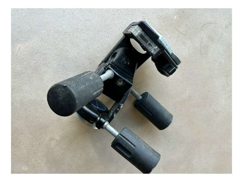 Manfrotto 029 tripod 3 way locking head used condition