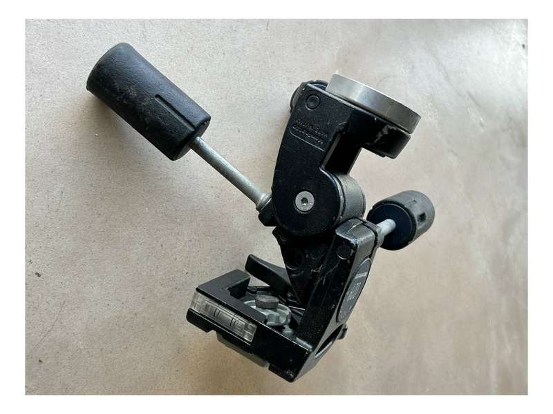Manfrotto 029 tripod 3 way locking head used condition