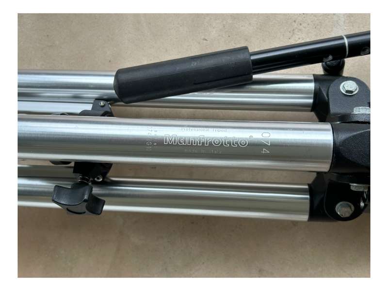 Manfrotto 074 camera tripod with 501 Manfrotto head