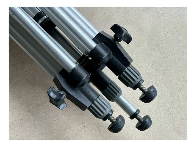 Manfrotto Model 028 aluminium camera tripod 3 way grip head
