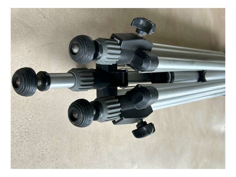 Manfrotto Model 028 aluminium camera tripod 3 way grip head