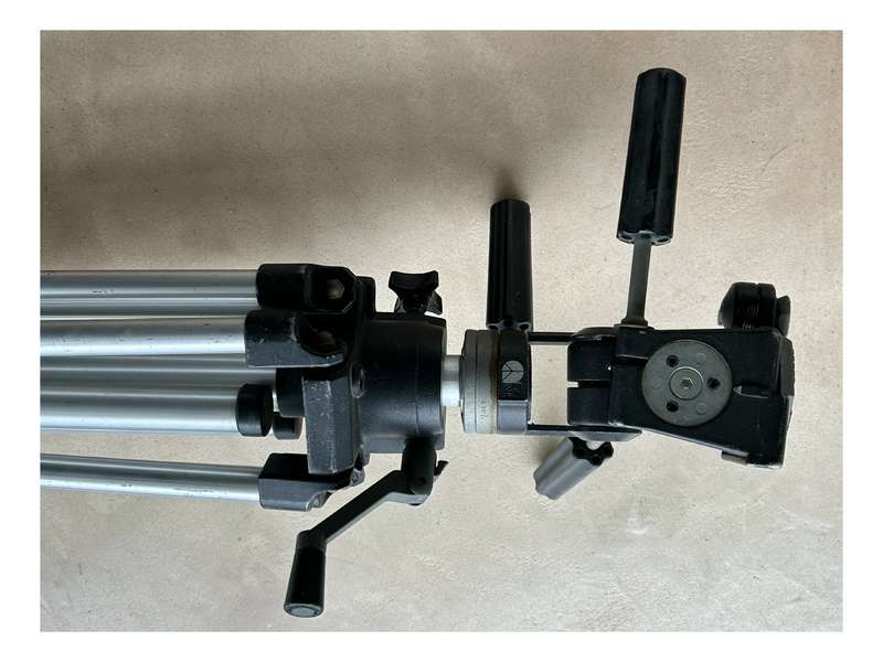 Manfrotto Model 028 aluminium camera tripod 3 way grip head