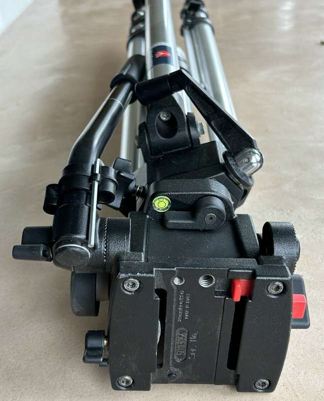 Manfrotto 074 camera tripod with 501 Manfrotto head