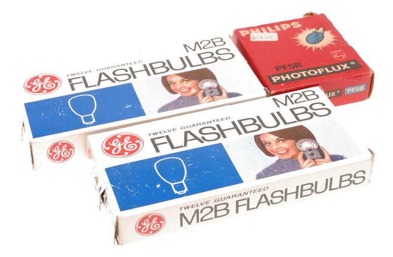 General Electric M2B Vintage Film Camera Flash Bulbs Philips Photoflux PF5B