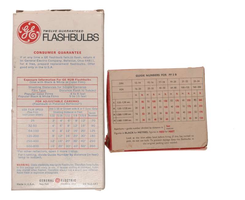 General Electric M2B Vintage Film Camera Flash Bulbs Philips Photoflux PF5B