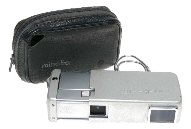 Minolta-16 Rokkor 2.8/22mm film spy camera miniature chrome