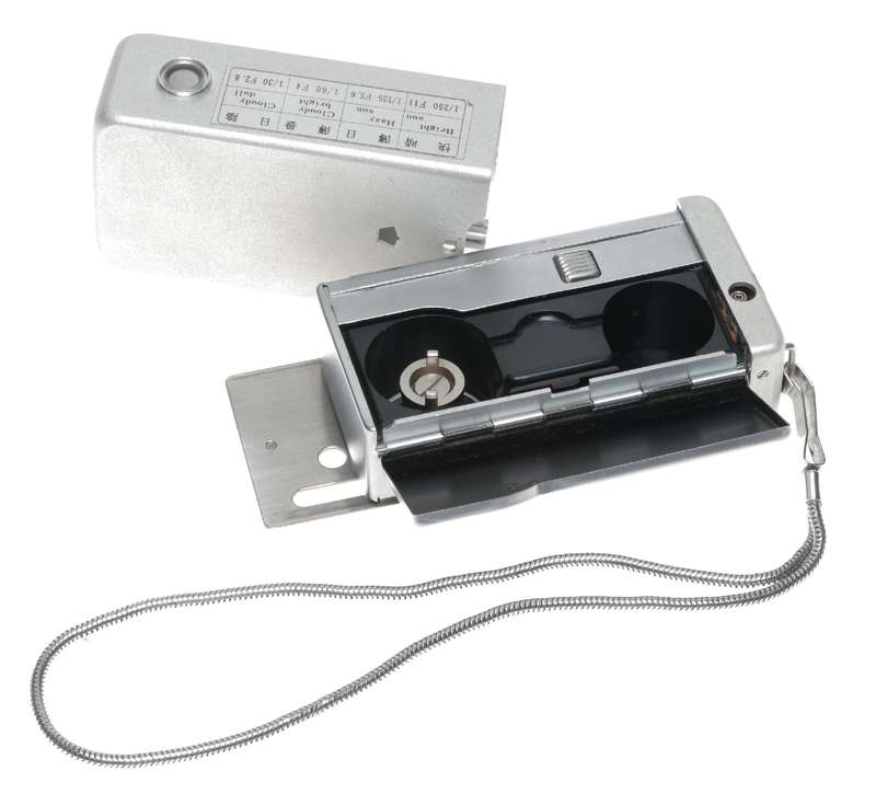 Minolta-16 Rokkor 2.8/22mm film spy camera miniature chrome