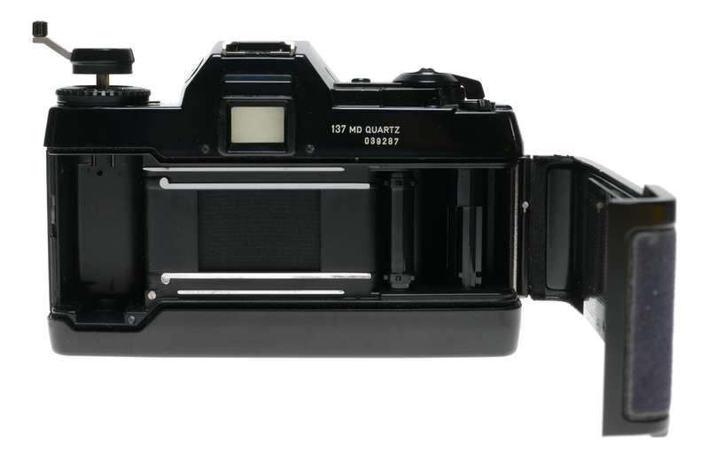 CONTAX 137 MD Quartz Vivitar 28-85mm MC Macro Focusing