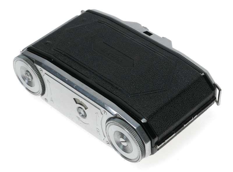 Zeiss Ikon Ikonta Schneider Xenar 2.8/45mm folding compact film camera