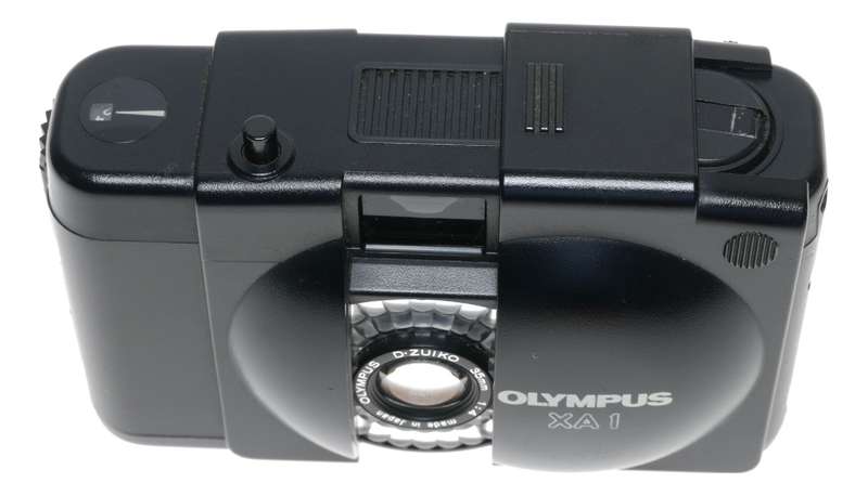 Olympus XA 1 compact camera 1:4 f35mm Zuiko lens - Olympus