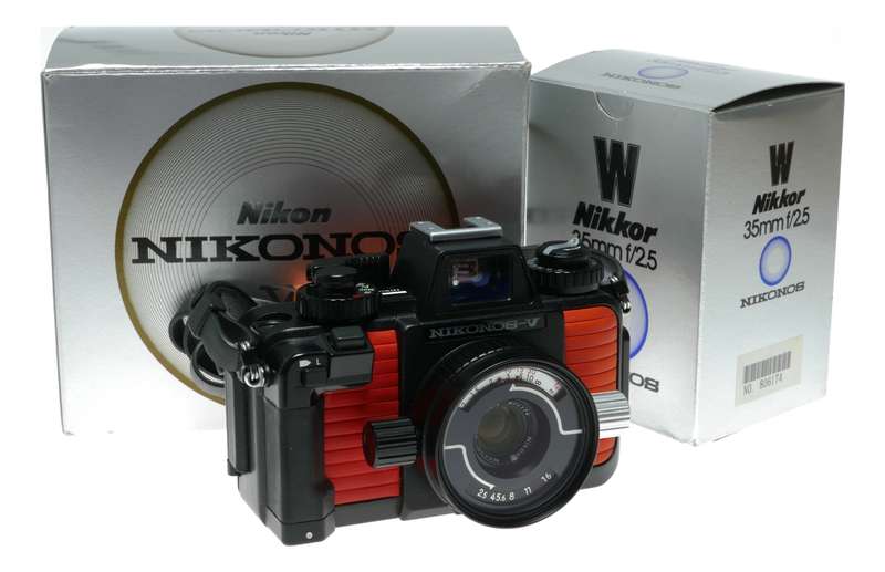 Nikon Nikonos V Underwater 35mm Film Camera Nikkor 1:2.5 35mm Boxed