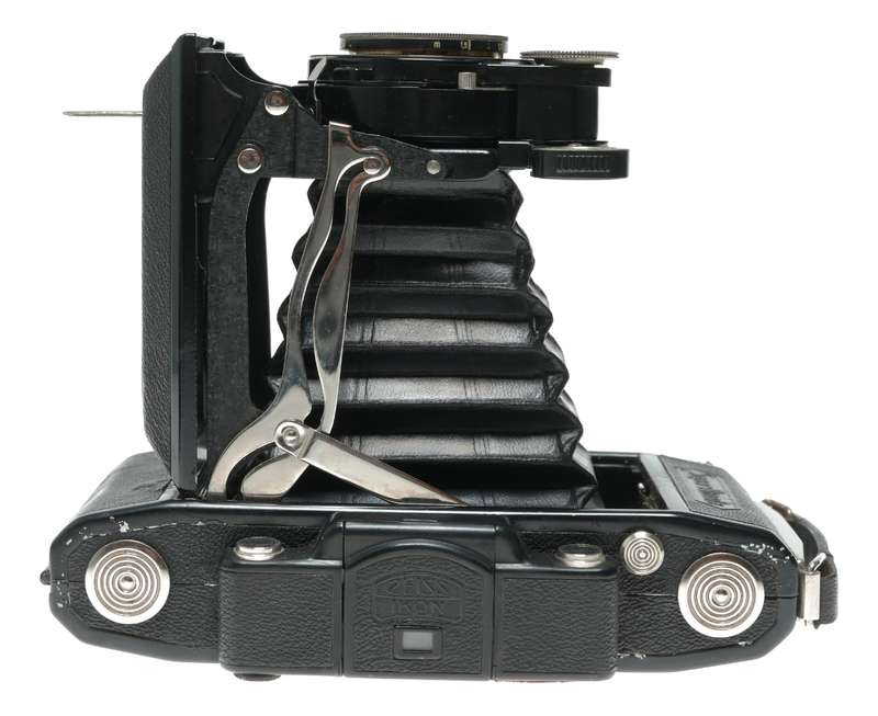 Zeiss Ikon Super Ikonta 530/2 Folding Camera Jena Triotar 1:4.5 F=10.5cm