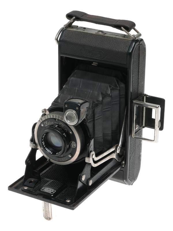 Zeiss Ikon Ikonta Folding camera 120 film vintage Tessar 4.5/80mm lens