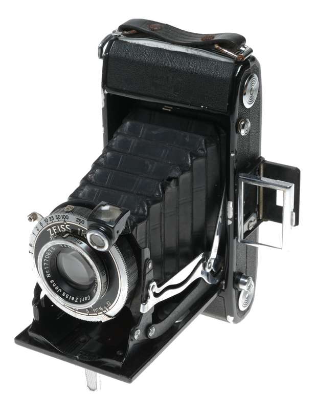 Zeiss Ikonta Folding camera 120 film vintage Jena Tessar 4.5/105mm lens