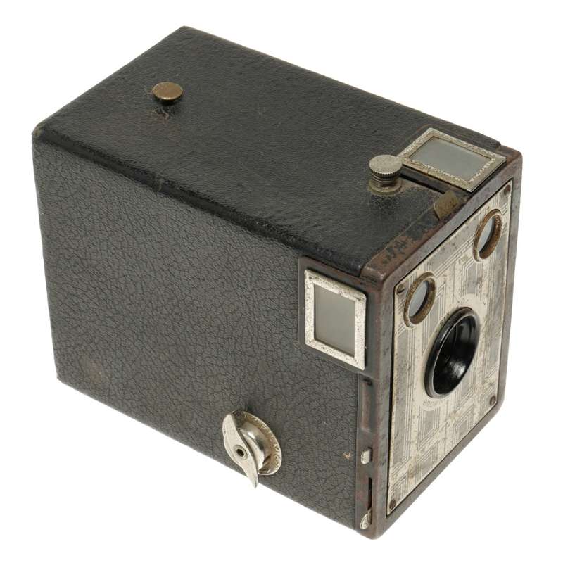 Six-20 Brownie Junior antique medium format box camera Kodak