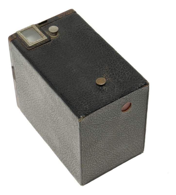 Six-20 Brownie Junior antique medium format box camera Kodak