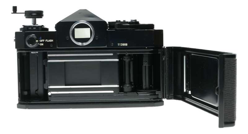 Canon F-1 vintage 35mm film SLR camera 1.8/50 2.8/28 lenses 100-200mm Zoom