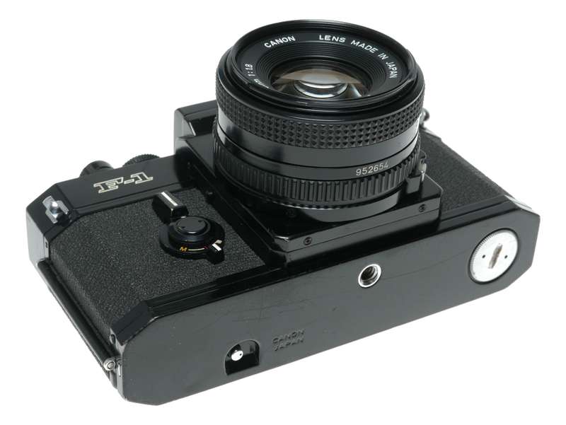Canon F-1 vintage 35mm film SLR camera 1.8/50 2.8/28 lenses 100-200mm Zoom