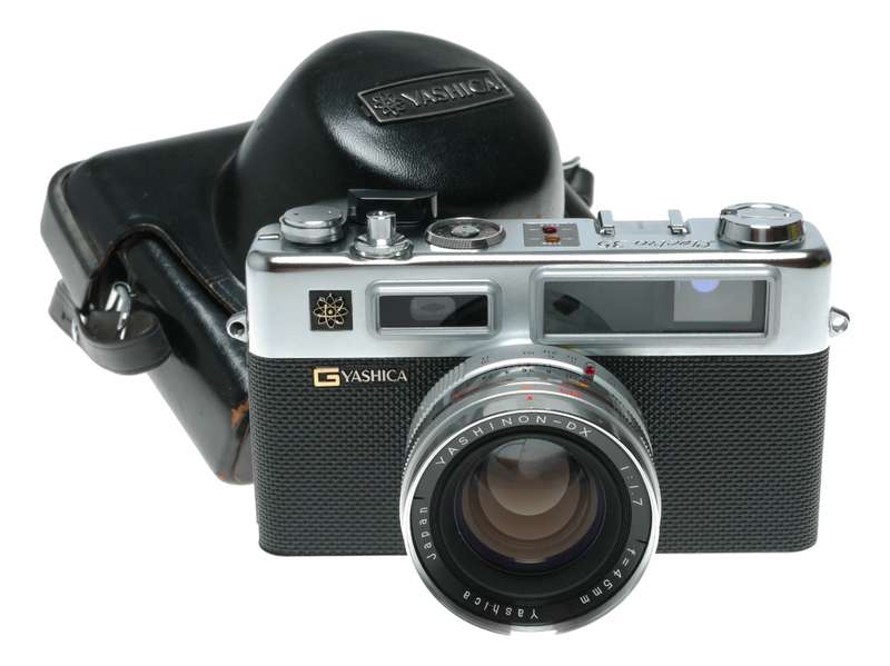Yashica G Electro 35 film rangefinder camera Yashinon DX 1.7/45mm in original case