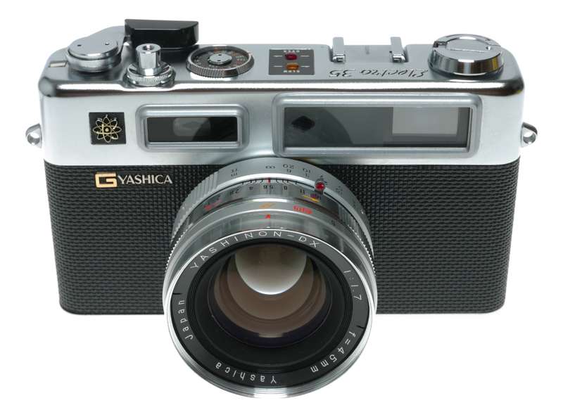 Yashica G Electro 35 film rangefinder camera Yashinon DX 1.7/45mm in original case