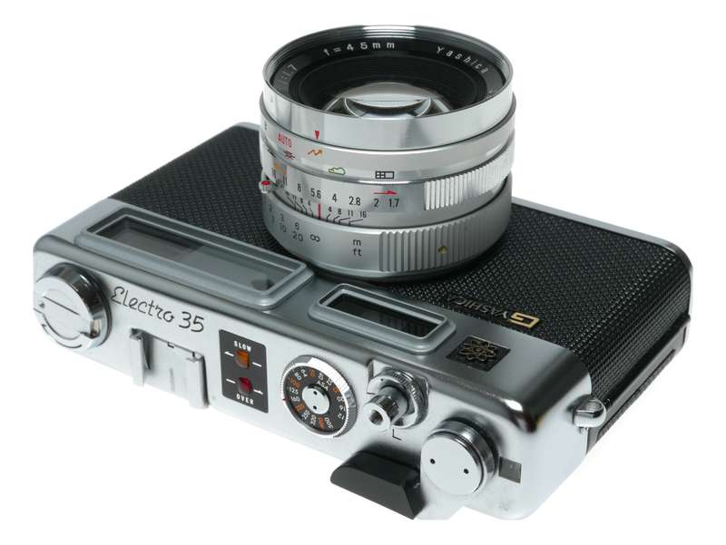 Yashica G Electro 35 film rangefinder camera Yashinon DX 1.7/45mm in original case