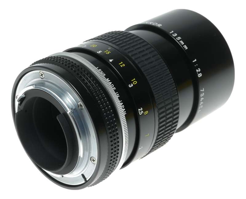 Nikon Ai Nikkor 1:2.8 135mm telephoto MF camera lens caps keeper