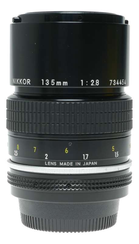 Nikon Ai Nikkor 1:2.8 135mm telephoto MF camera lens caps keeper