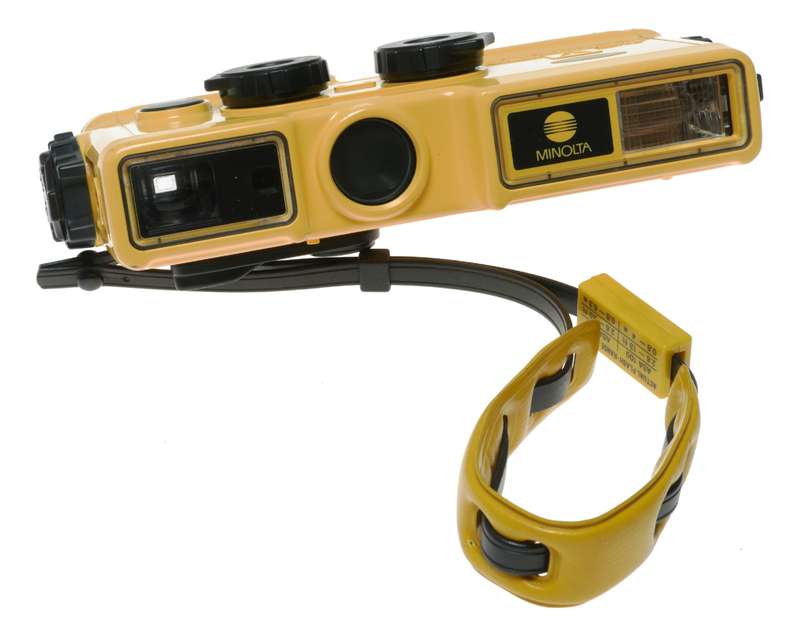 Minolta Weathermatic A watertight 110 film vintage pocket camera