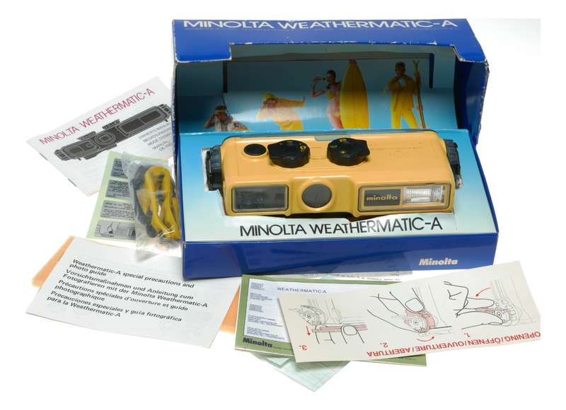 Minolta Weathermatic A 110 film watertight vintage pocket camera in box