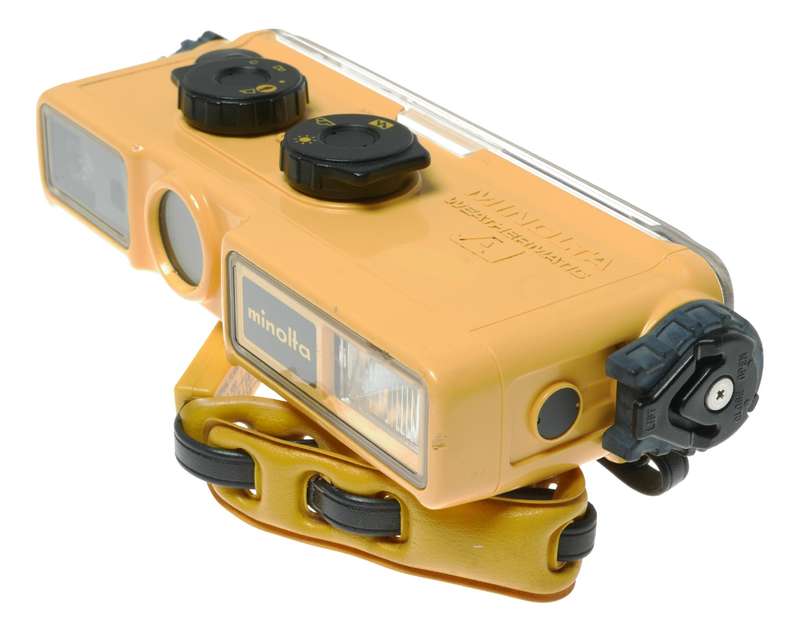 Minolta Weathermatic A 110 film watertight vintage pocket camera in box
