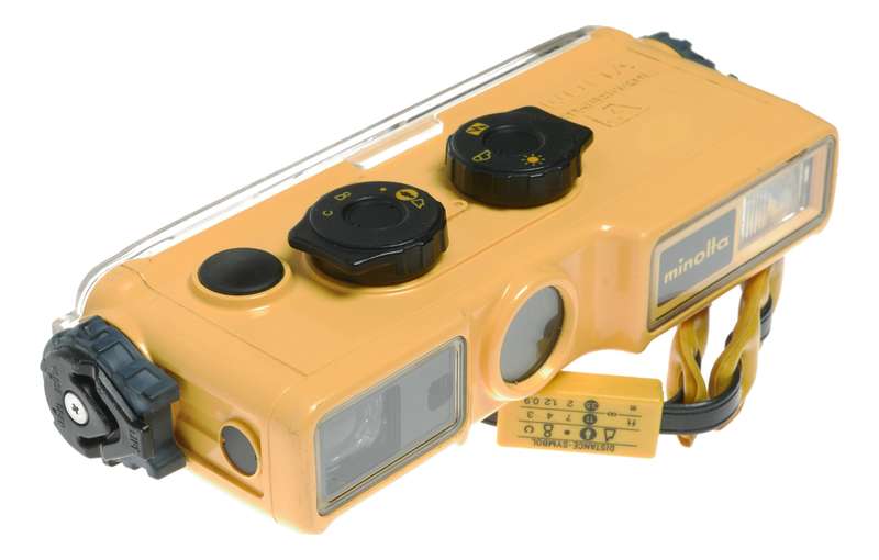 Minolta Weathermatic A 110 film watertight vintage pocket camera in box