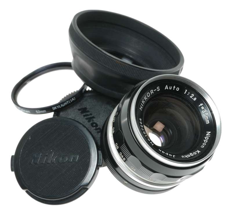 Nippon Kogaku Nikkor-S Auto 1:2.8 f=35mm wide angle camera lens